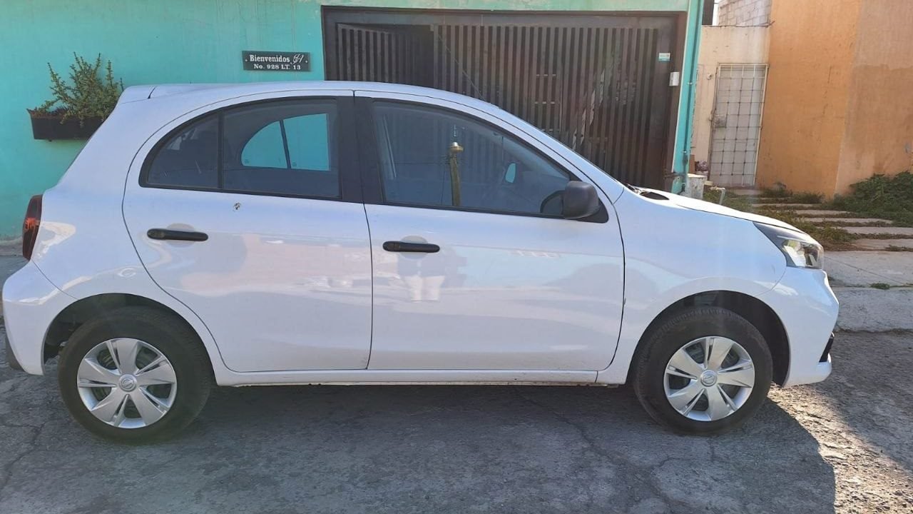 Auto sin rotulación
